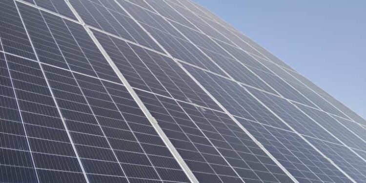 تجهيز بئر صمصم في حرستا بمنظومة طاقة شمسية