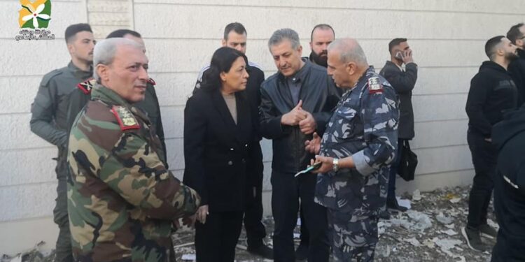 وزارة  الإدارة المحلية والبيئة ومحافظة دمشق يتابعان عمليات الإنقاذ في الموقع الذي تعرض للعدوان