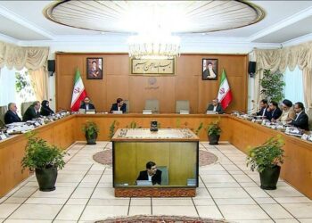 الحكومة الإيـــرانية تصدر أوامر إلى كل الجهات بحشد إمكاناتها لمتابعة وضع الرئيس ومرافقيه