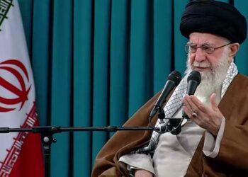 الخامنئي: على الشعب الإيراني ألا يقلق ولن يكون هناك خلل في عمل البلاد