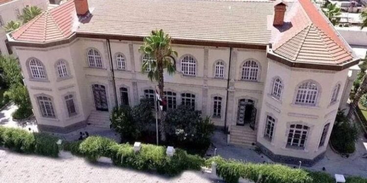 تعلن وزارة السياحة عن رغبتها بتنفيذ دورات تدريب وتأهيل مجانية على الحرف التراثية