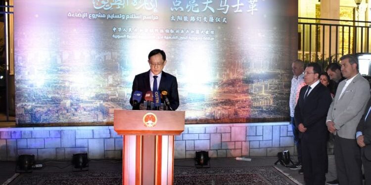 محافظة دمشق تنير عدداً من شوارع منطقة العباسيين بأجهزة مقدمة من ‏السفارة الصينية