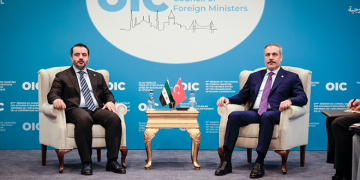 الوزير الشيباني يلتقي نظيره التركي على هامش أعمال الدورة الـ 51 لمجلس وزراء خارجية الدول الأعضاء في منظمة التعاون الإسلامي